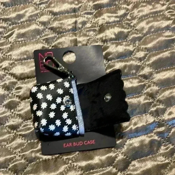 Apple Ear Bud Case - Picture 7 of 8